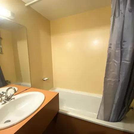 Hauts De La Vanoise - Location: Pour Deux Personnes Au Dernier Etage En Plein Centre Mae-9111 *