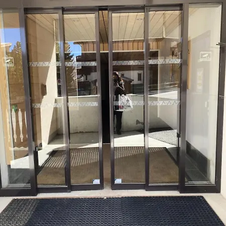 Hauts De La Vanoise - Location: Pour Deux Personnes Au Dernier Etage En Plein Centre Mae-9111 Apartamento