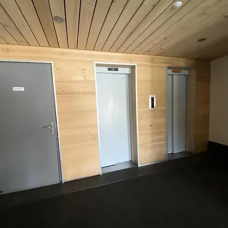 Hauts De La Vanoise - Location: Pour Deux Personnes Au Dernier Etage En Plein Centre Mae-9111 Apartamento Val Thorens